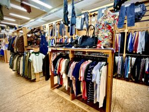 買取王国店内ファッションコーナー１