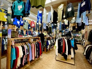 買取王国店内ファッションコーナー２